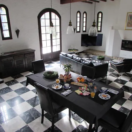 Le Parc - Climatisee Frühstückspension 3*